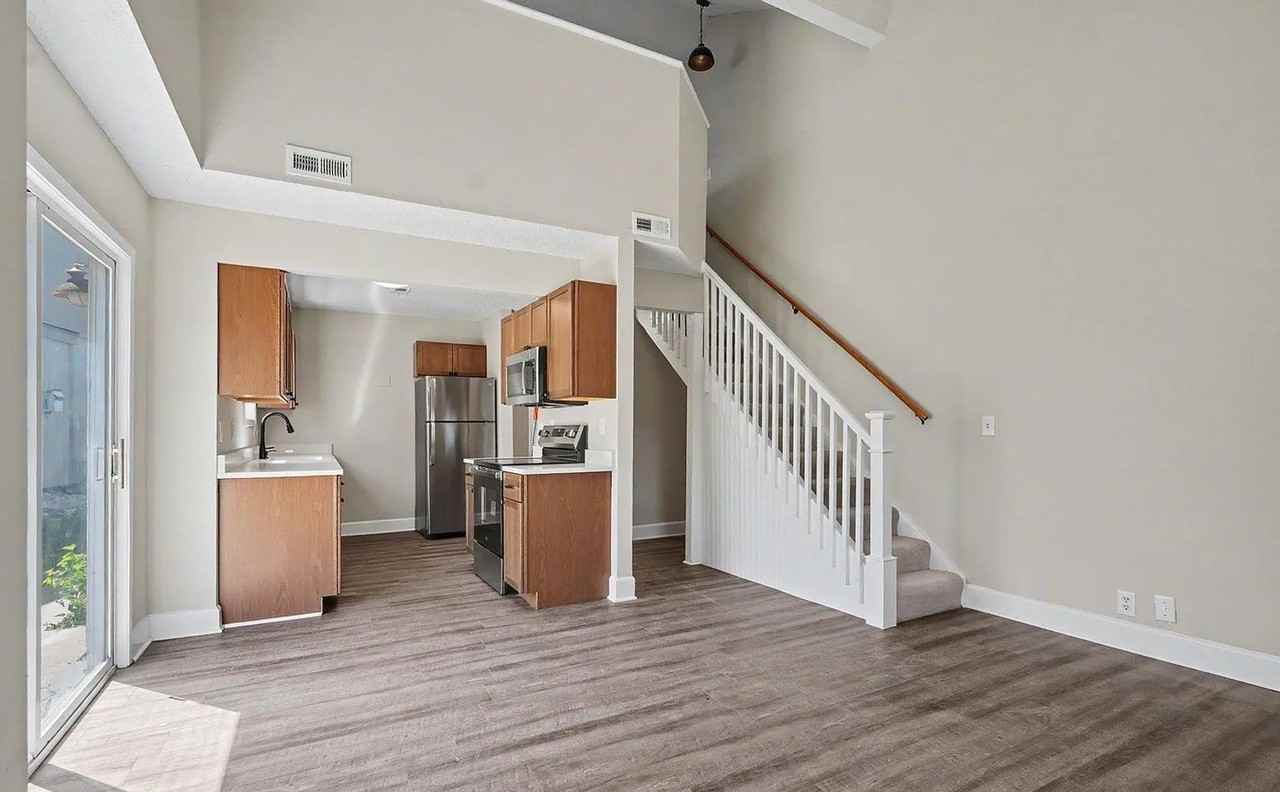 2527 Morningside Dr - Photo 3 of 22