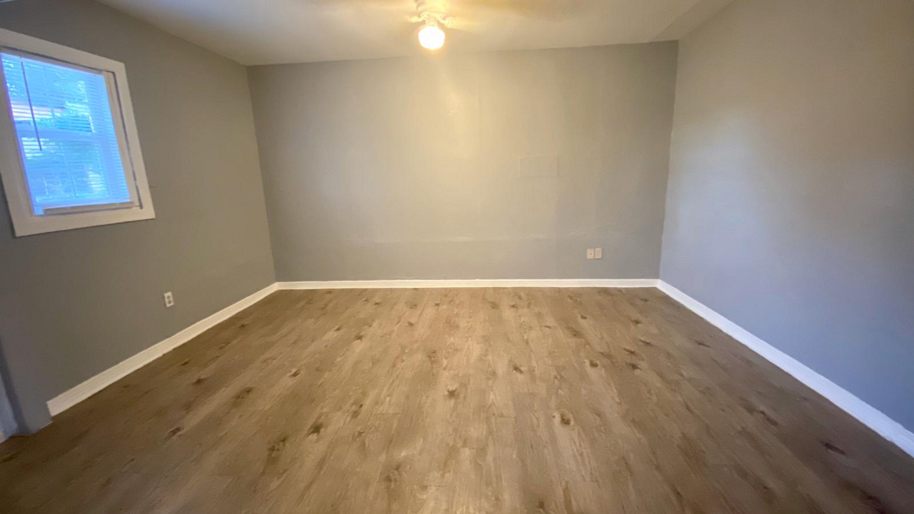 122 Avenue V - Photo 4 of 8