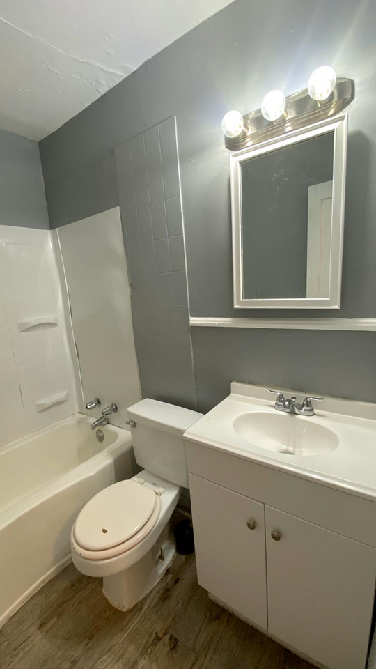 122 Avenue V - Photo 7 of 8