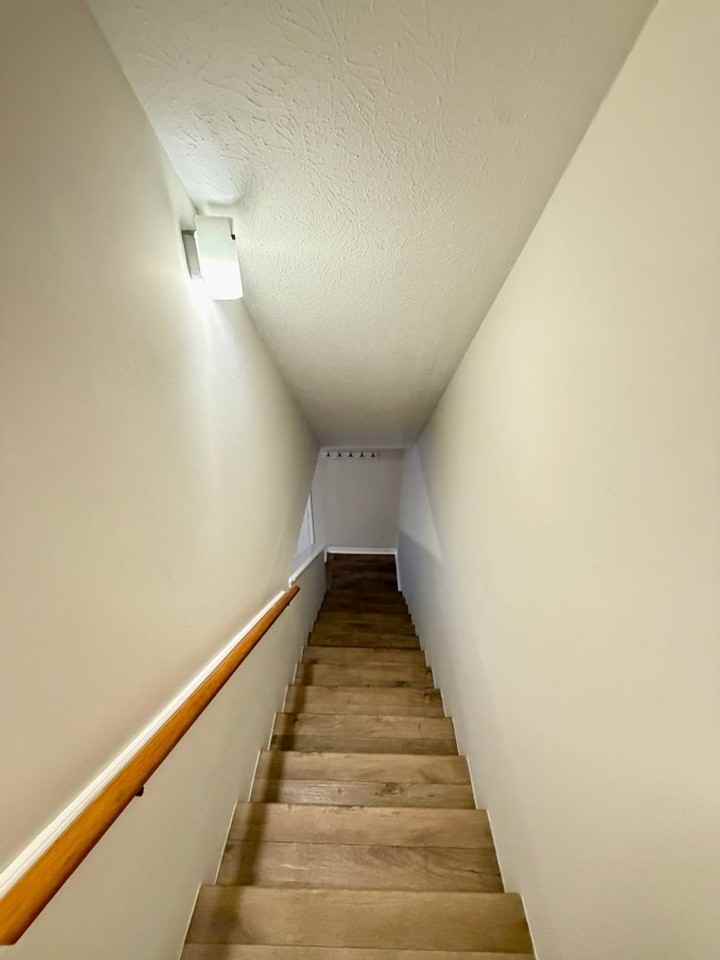 136 Bonnie Ln - Photo 4 of 14