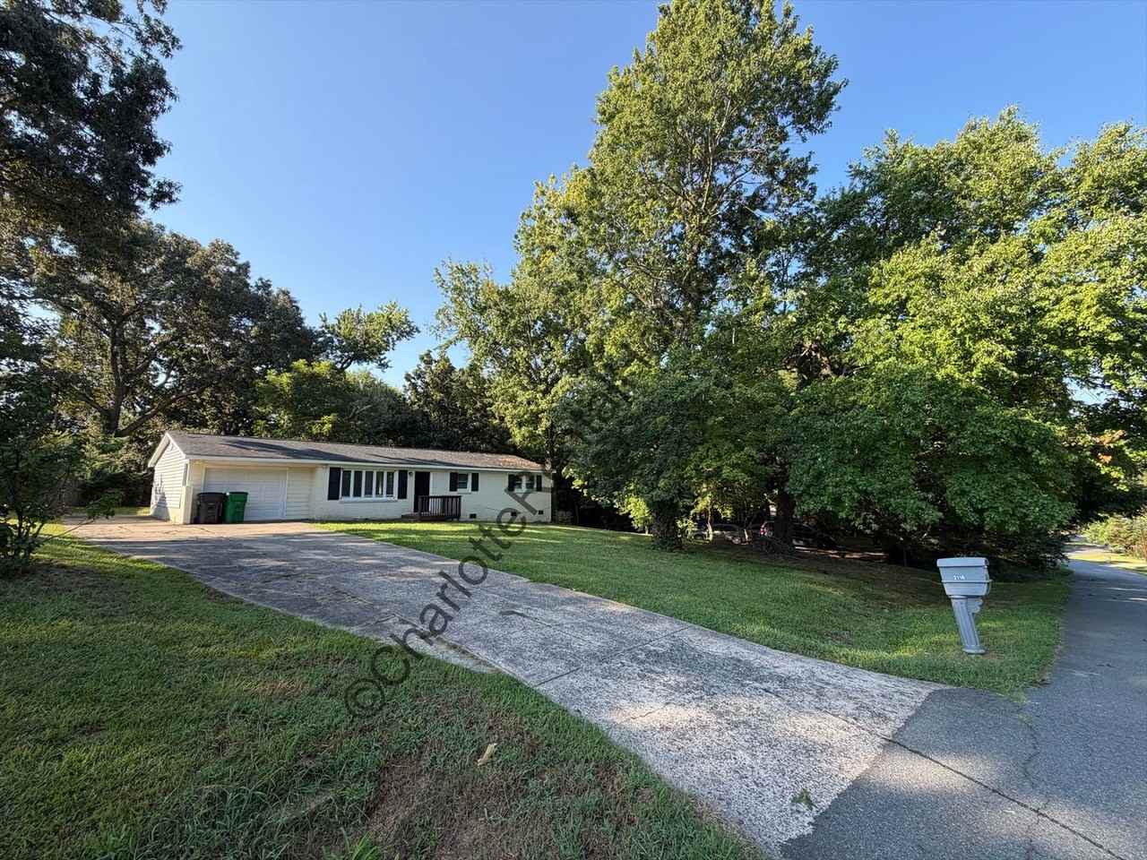 2116 Tarlton Dr - Photo 2 of 14