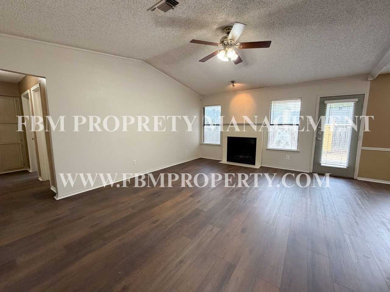 921 Park Place Blvd - Photo 3 of 19