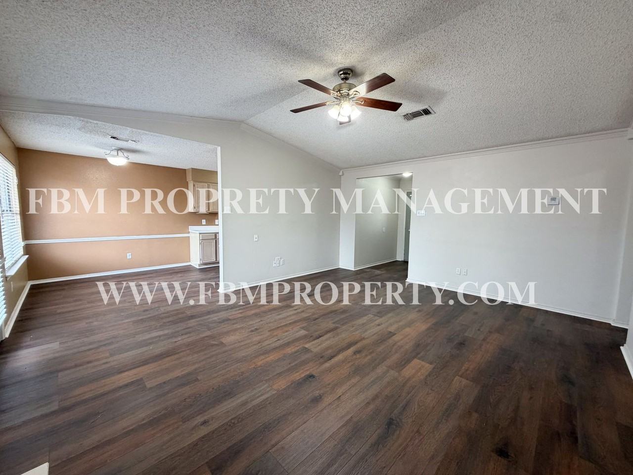 921 Park Place Blvd - Photo 4 of 19
