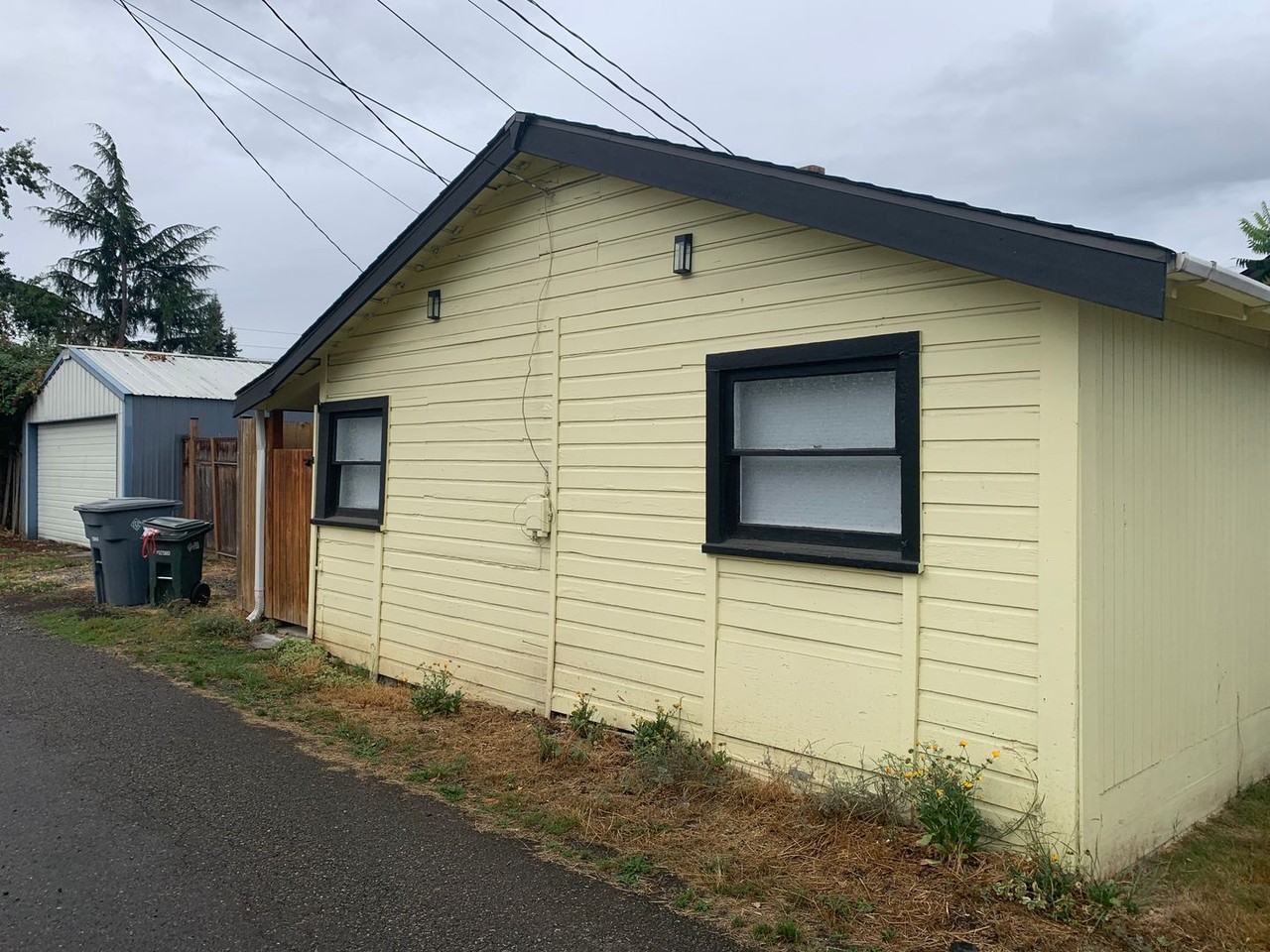 515 1/2 2nd St Se - Photo 3 of 8