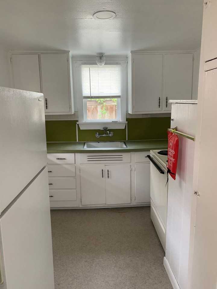 515 1/2 2nd St Se - Photo 6 of 8