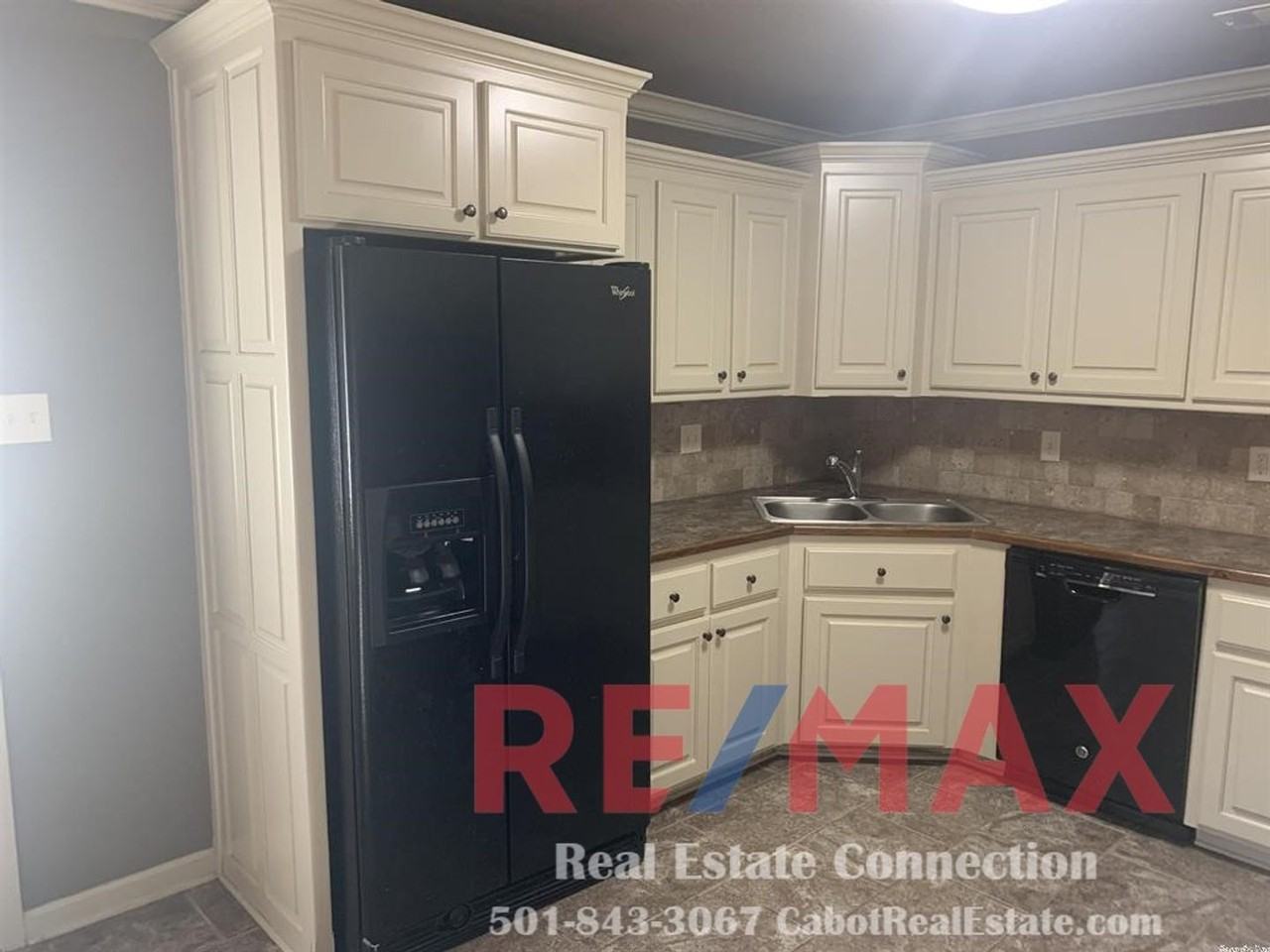63 Castleton Dr - Photo 4 of 15