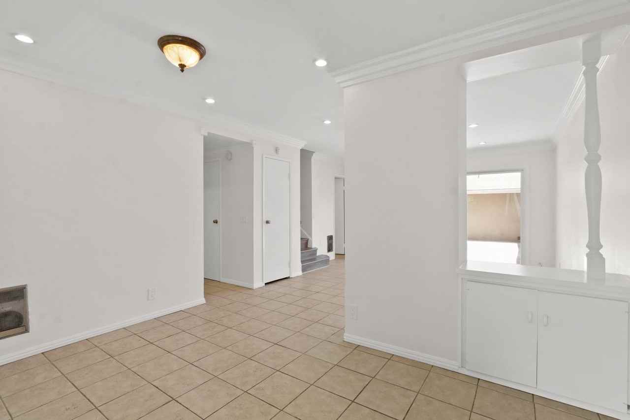 3193 College Ave - Photo 5 of 16
