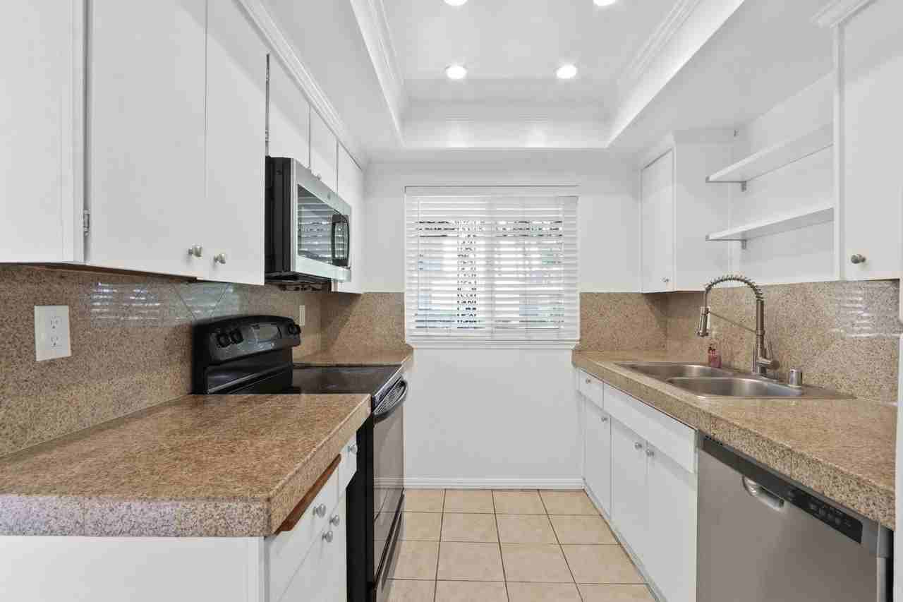 3193 College Ave - Photo 6 of 16