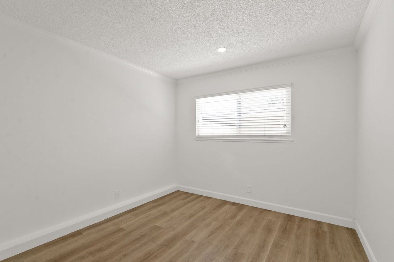 3193 College Ave - Photo 7 of 16