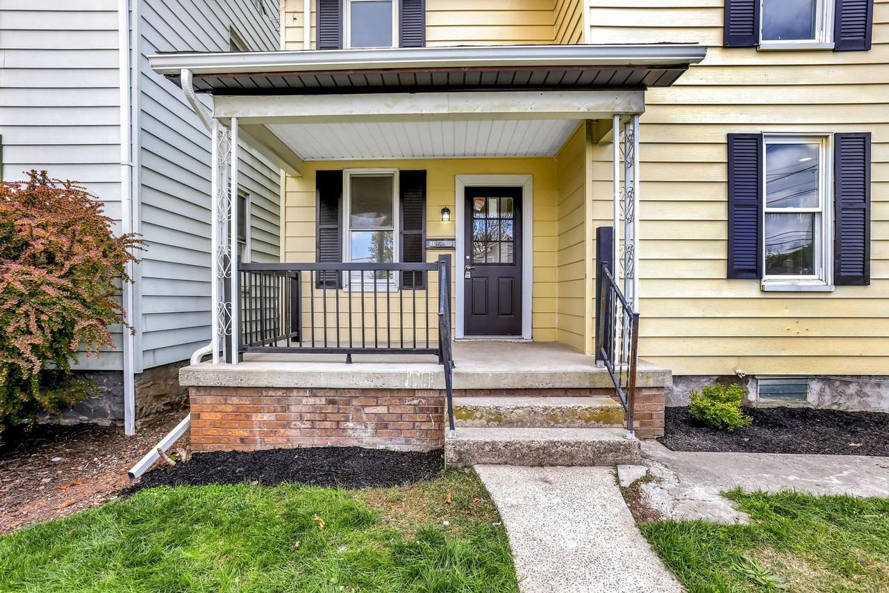 569 Pleasant St - Photo 2 of 24