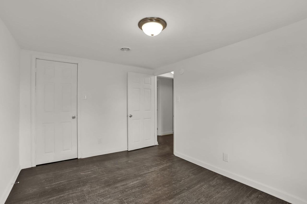 569 Pleasant St - Photo 4 of 24