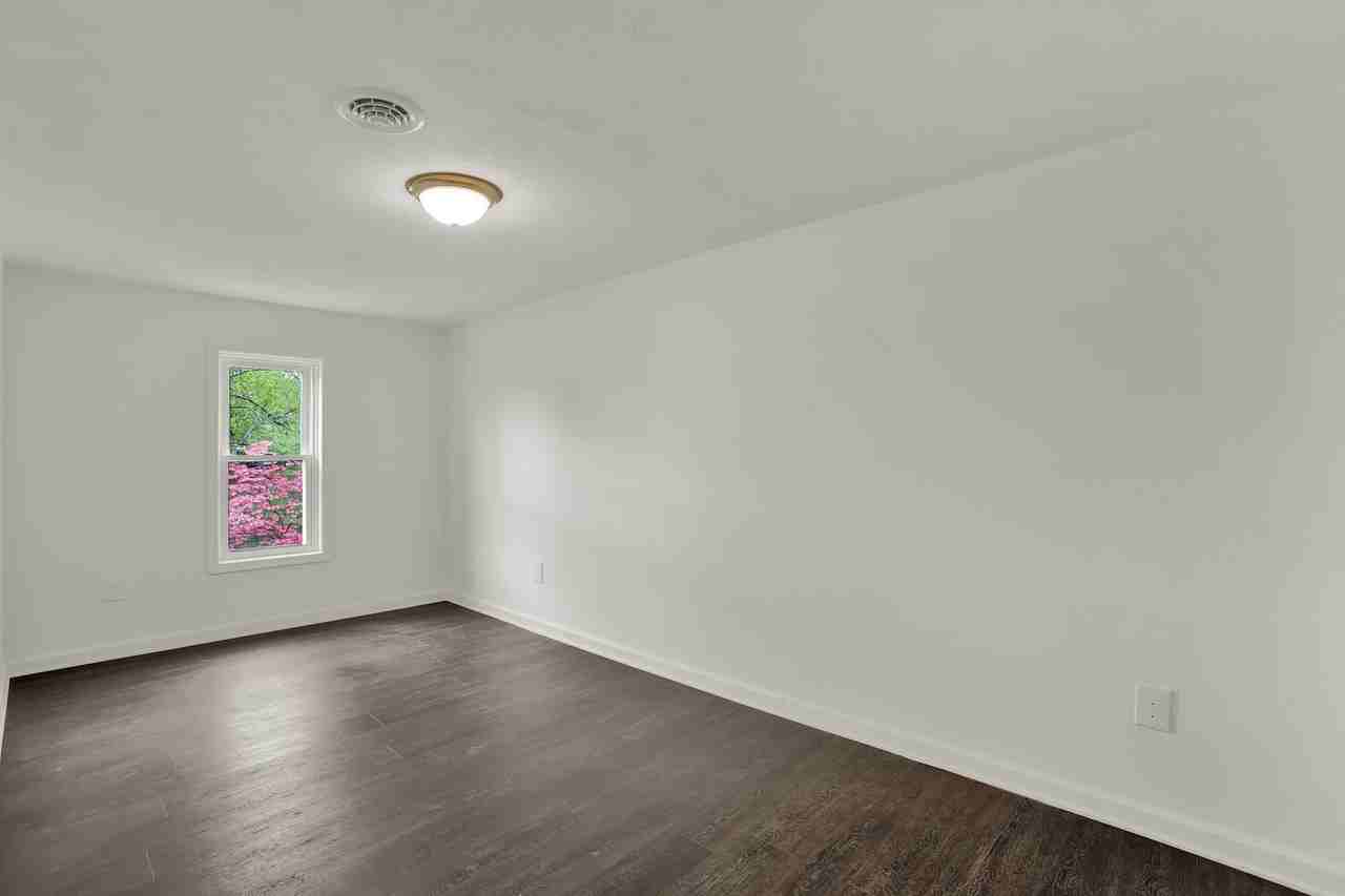 569 Pleasant St - Photo 7 of 24