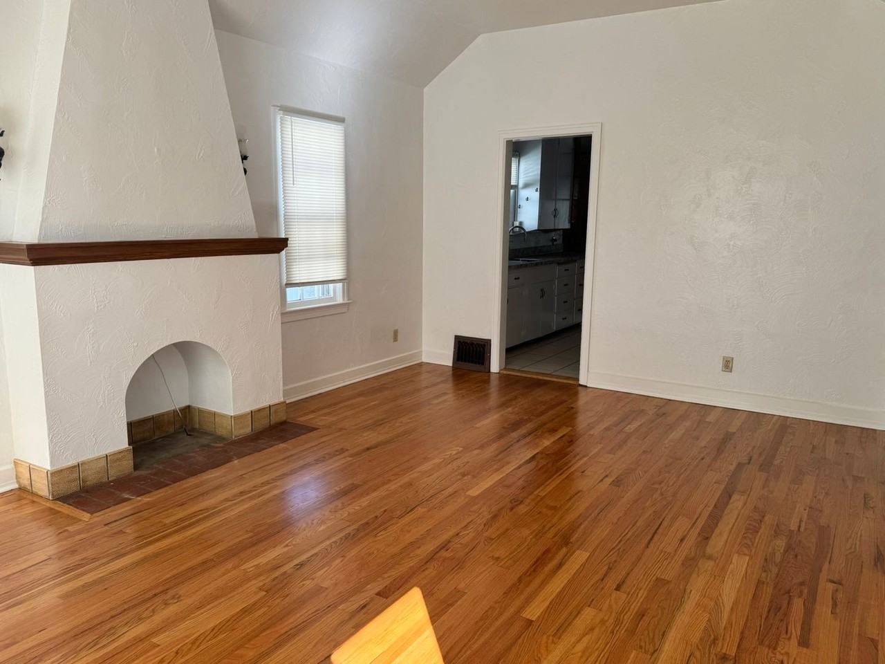 618 E 27th St - Photo 2 of 14