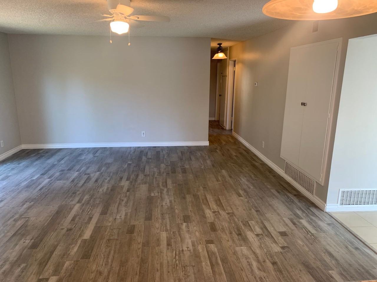 24214 Hamlin St - Photo 5 of 20