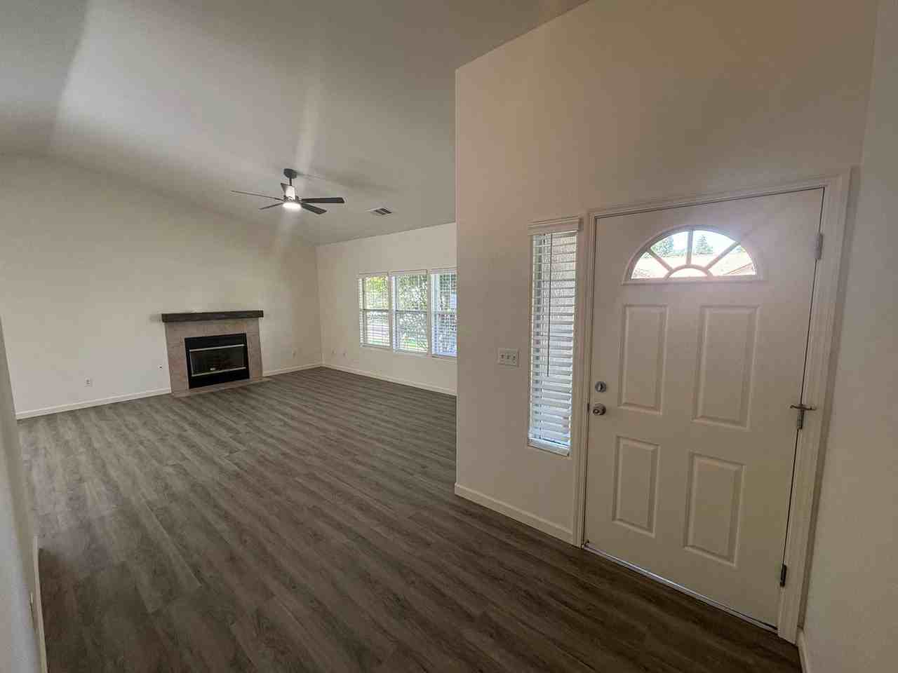 1106 N Crenshaw St - Photo 3 of 39