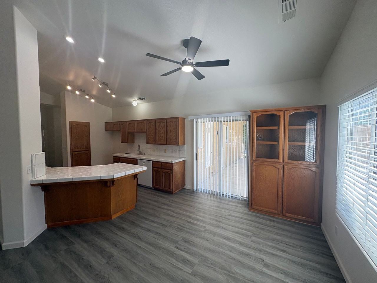 1106 N Crenshaw St - Photo 7 of 39