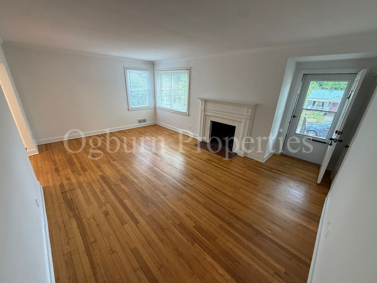 2363 Jefferson Ave - Photo 4 of 12