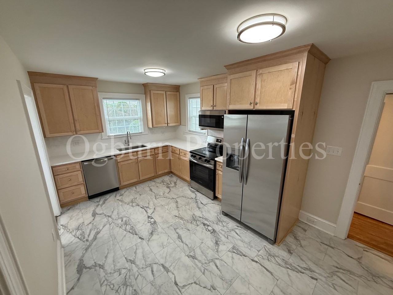 2081 Queen St - Photo 5 of 15