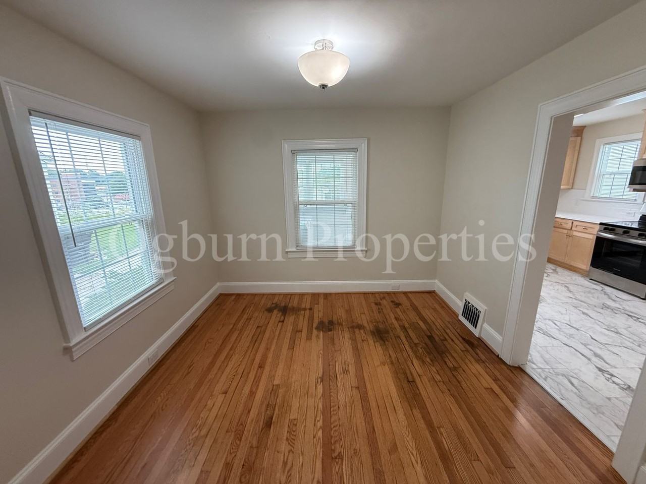 2081 Queen St - Photo 6 of 15