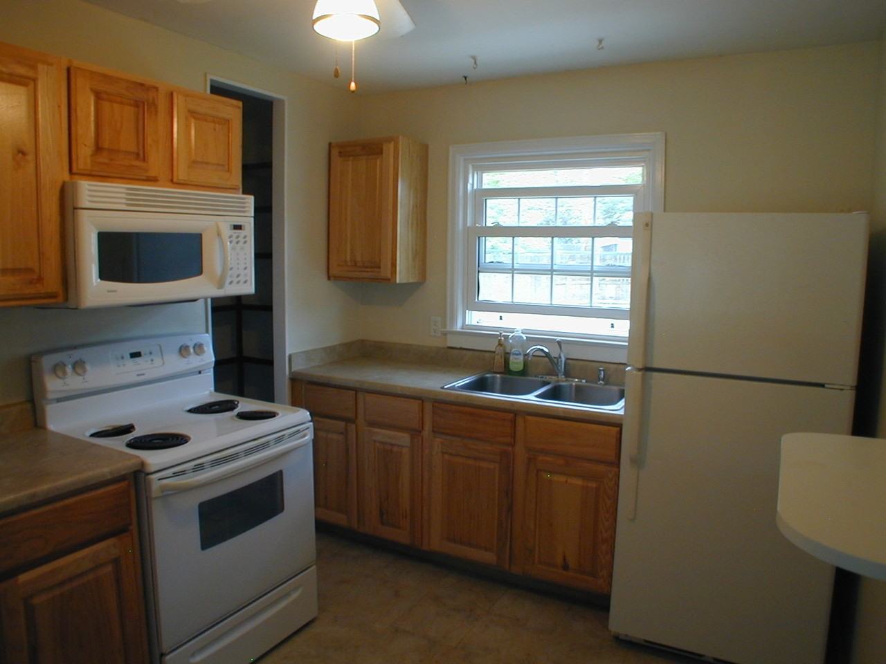 3615 Alexander Ave - Photo 4 of 20