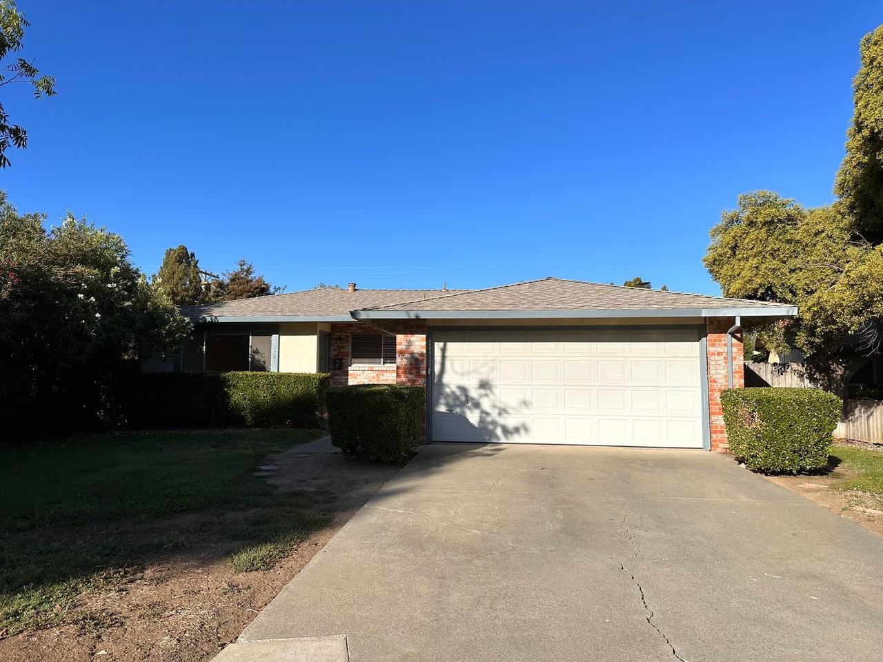 2701 Blackburn Dr - Photo 2 of 24