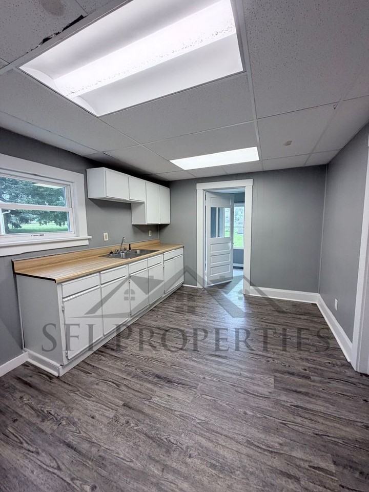 1801 S Lincoln Ave - Photo 4 of 17