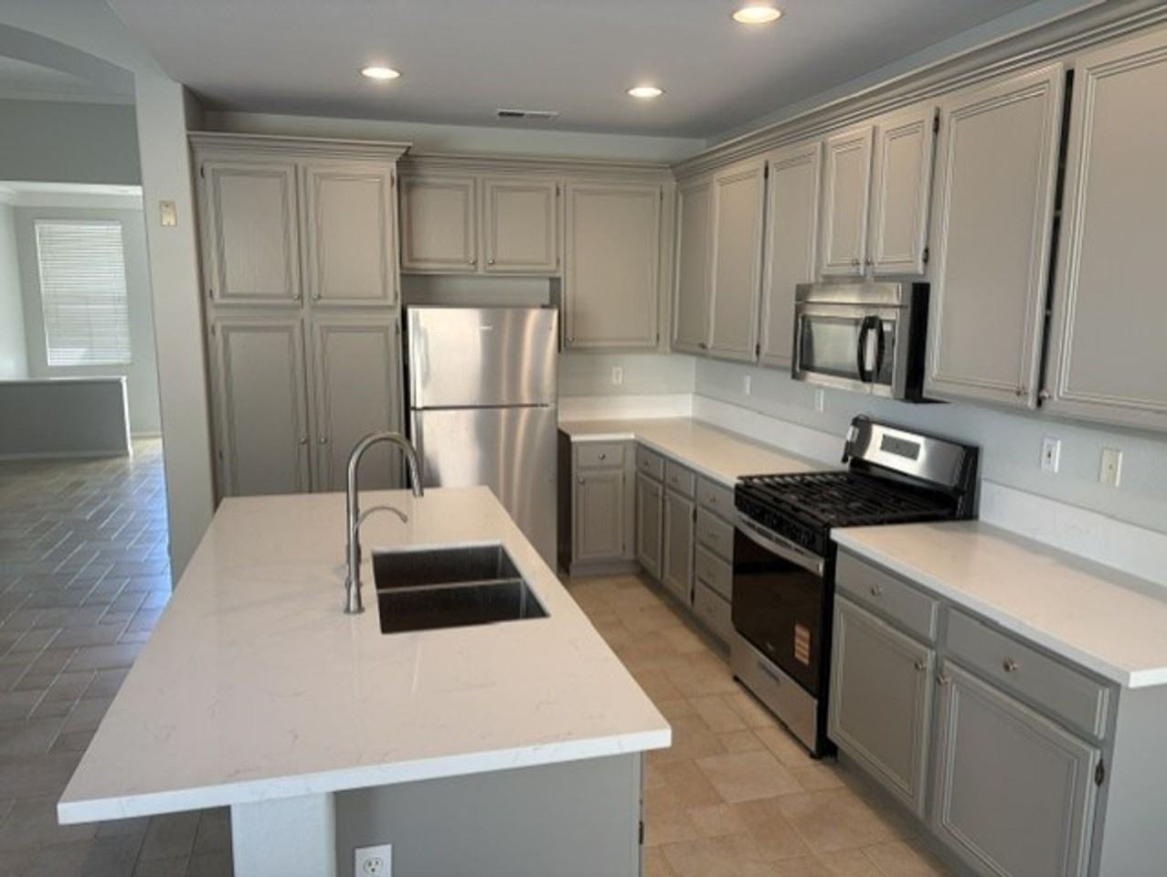 37771 Spruce Ct - Photo 4 of 16