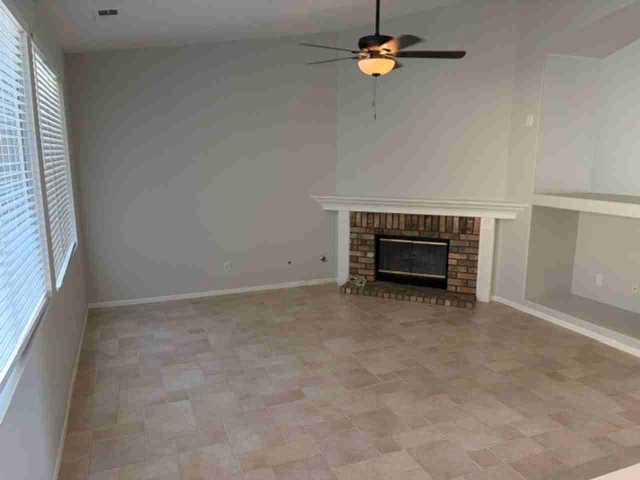 37771 Spruce Ct - Photo 5 of 16