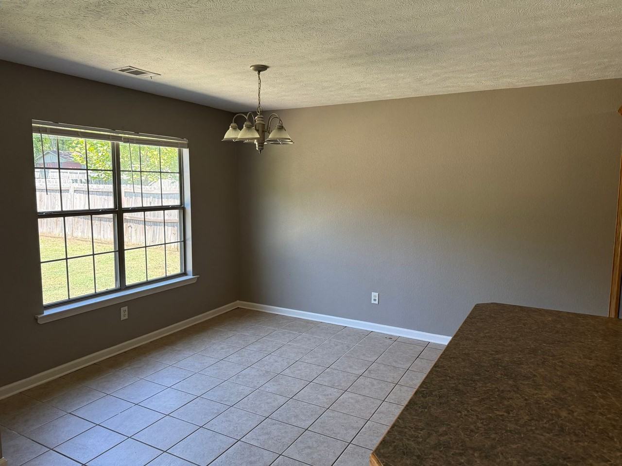 32 Thunderbird Dr - Photo 5 of 19