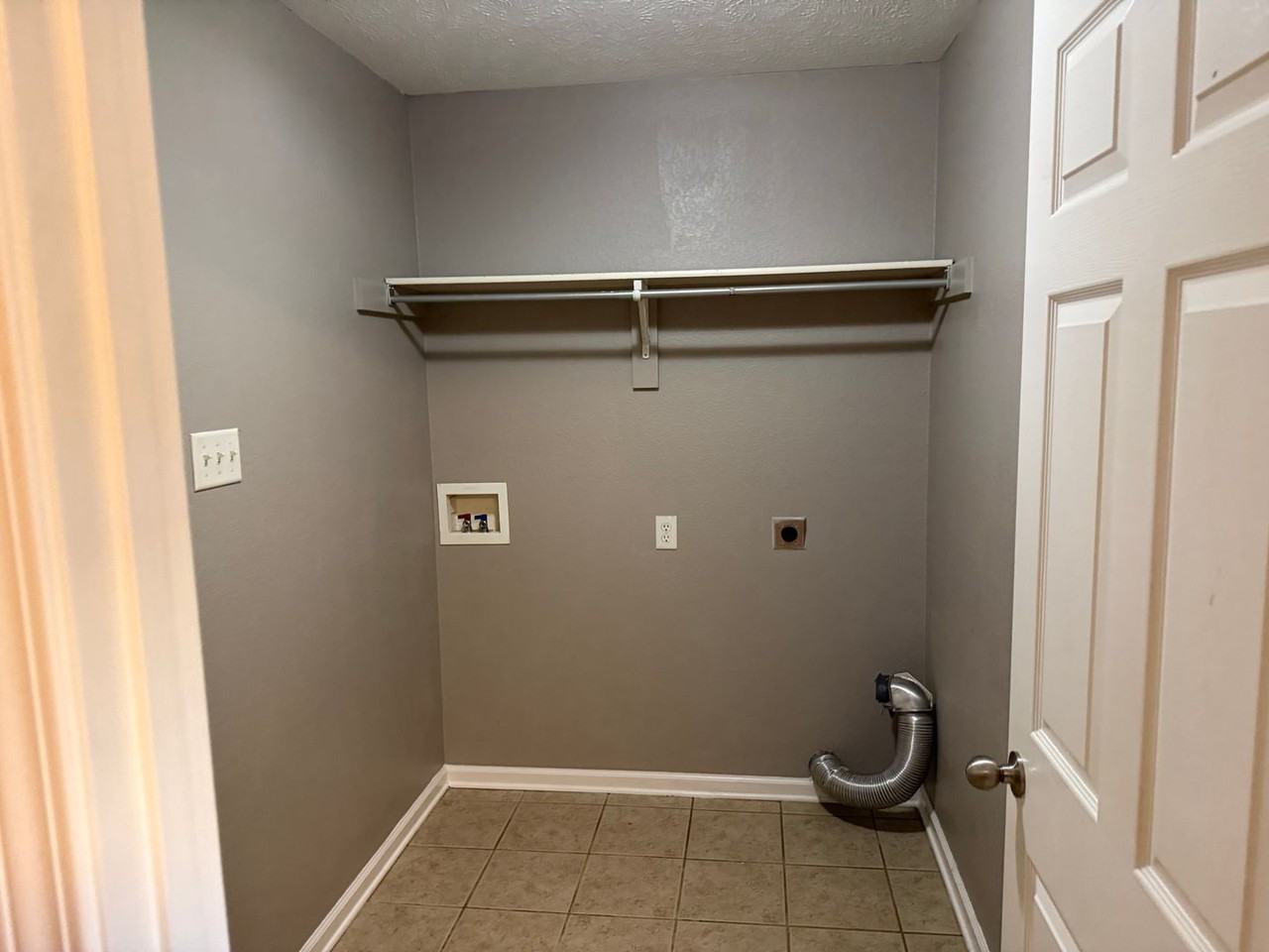 32 Thunderbird Dr - Photo 7 of 19
