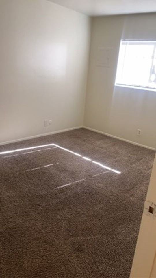 12004 Phoenix Ave Ne #A - Photo 6 of 8