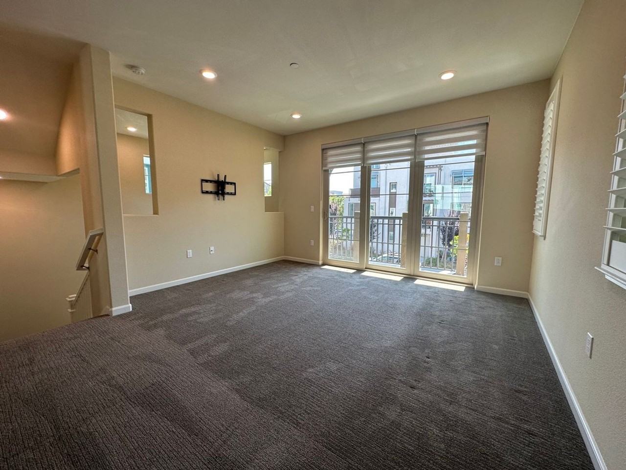 3059 Manuel St - Photo 4 of 17