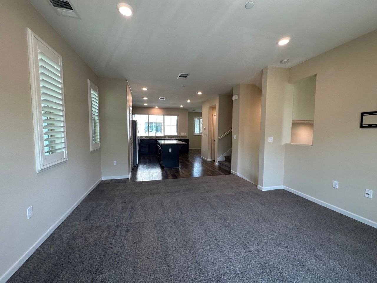 3059 Manuel St - Photo 5 of 17