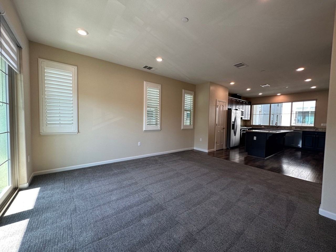 3059 Manuel St - Photo 6 of 17