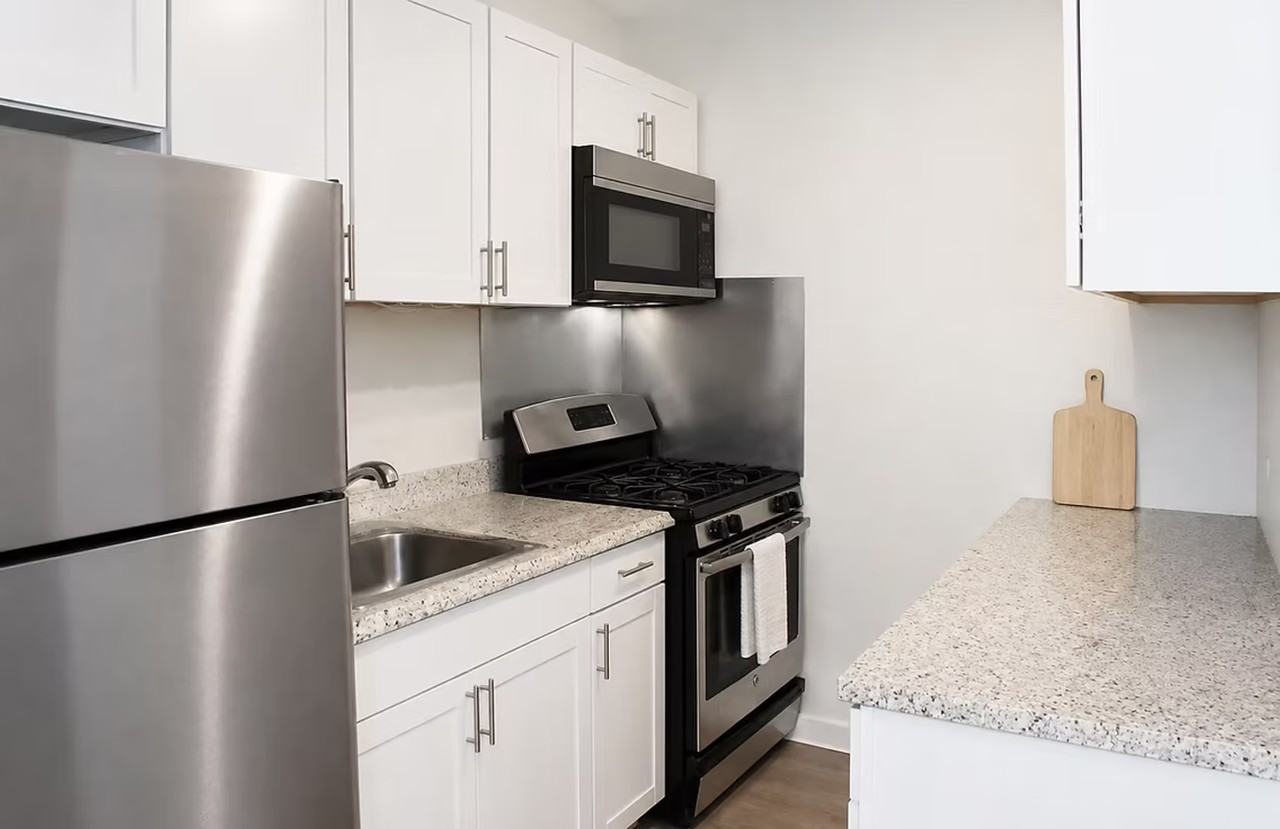 111 Chestnut St - Photo 6 of 9