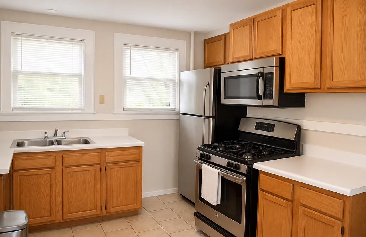111 Chestnut St - Photo 7 of 9