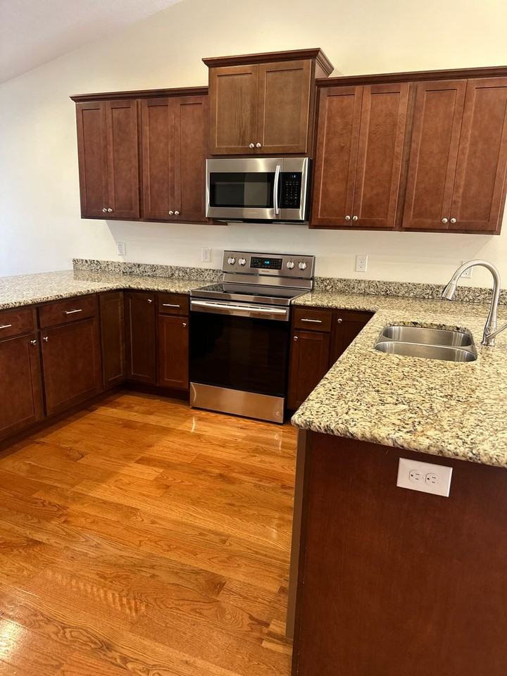 170 Justin Ln - Photo 3 of 21