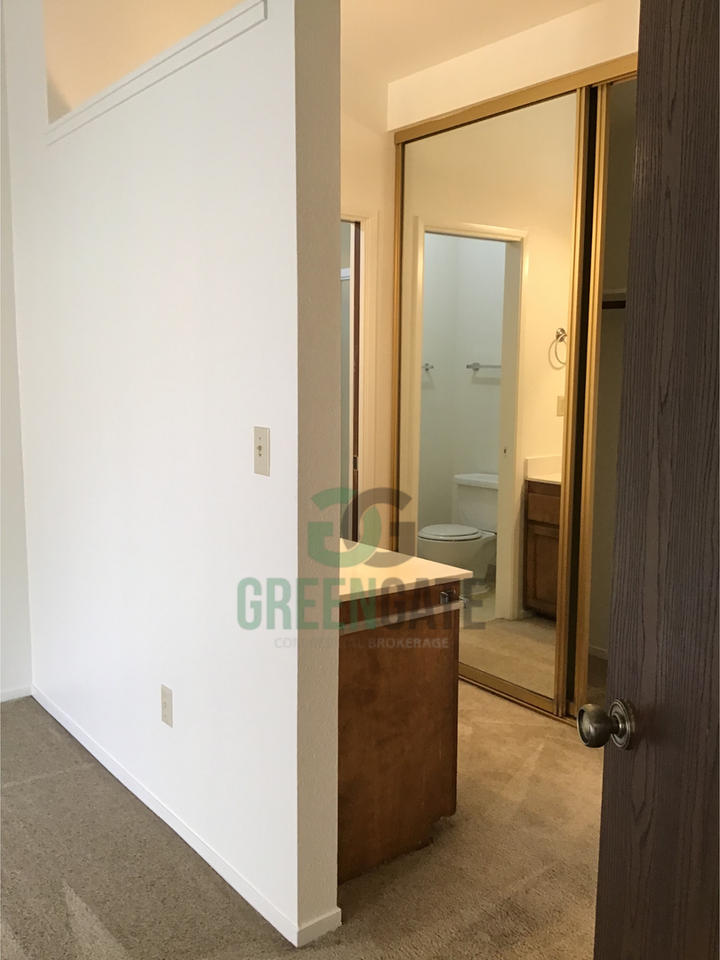 941 Claremont Ct - Photo 4 of 27