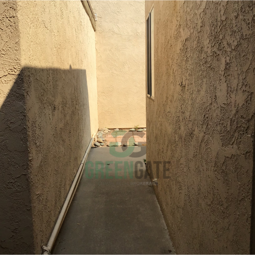 941 Claremont Ct - Photo 7 of 27
