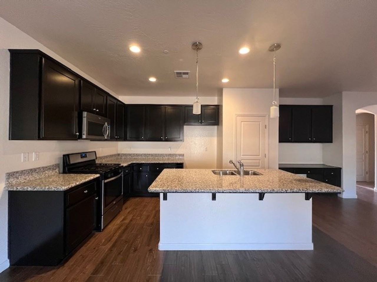 2468 Bay Hill Ave - Photo 3 of 17