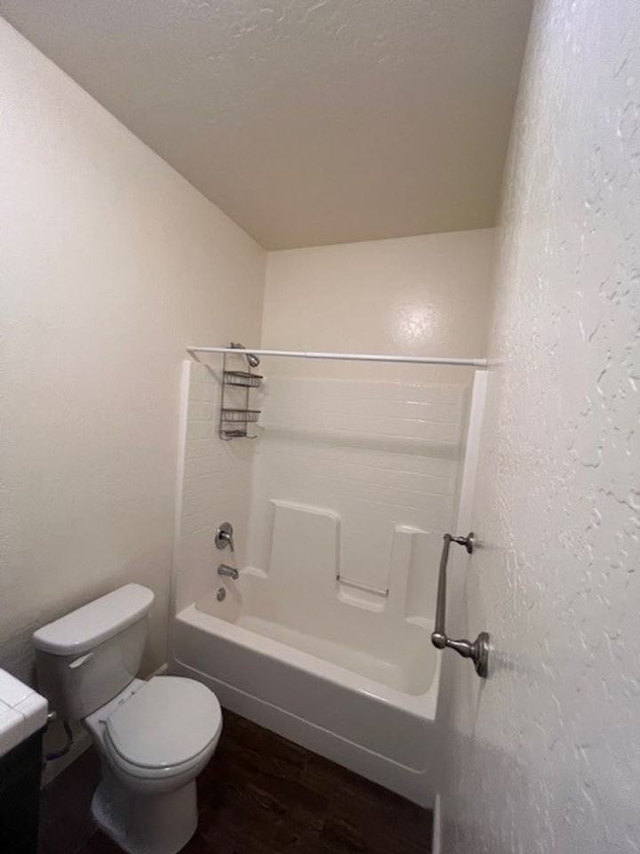 2468 Bay Hill Ave - Photo 6 of 17