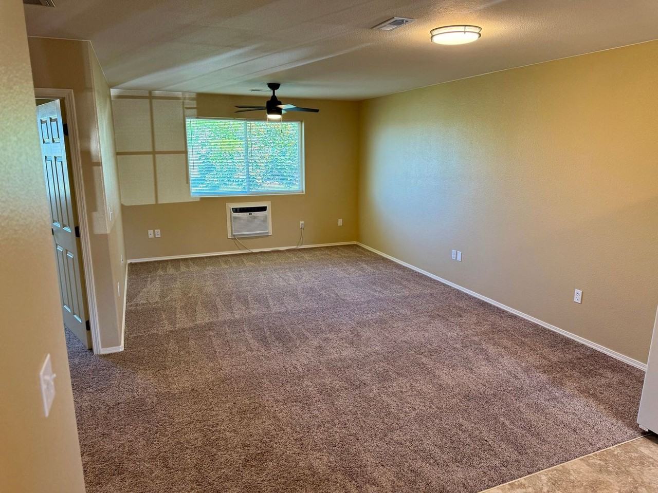 1308 Burrell Ave #8 - Photo 5 of 18