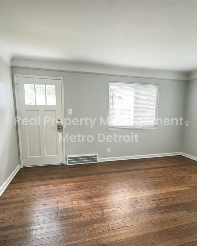 3912 Thomas Ave - Photo 2 of 22