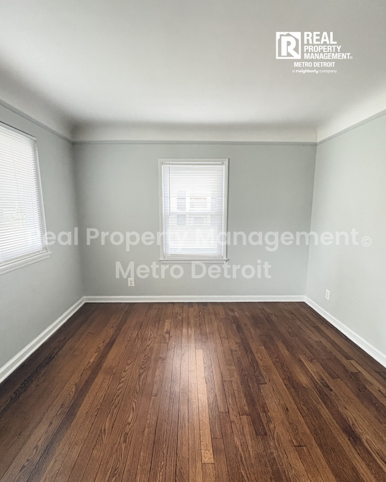3912 Thomas Ave - Photo 3 of 22