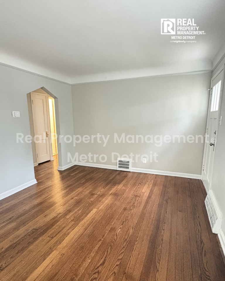 3912 Thomas Ave - Photo 4 of 22
