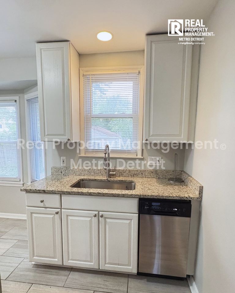 3912 Thomas Ave - Photo 5 of 22