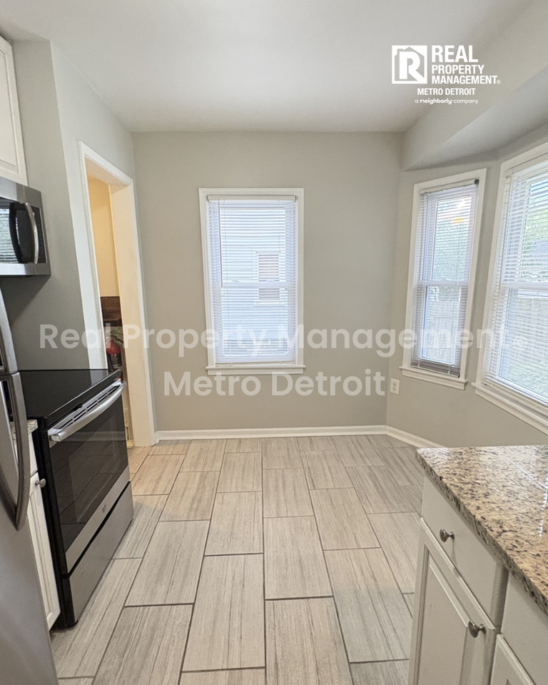 3912 Thomas Ave - Photo 6 of 22