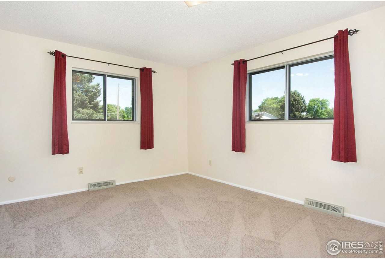 1010 Walnut St - Photo 5 of 12