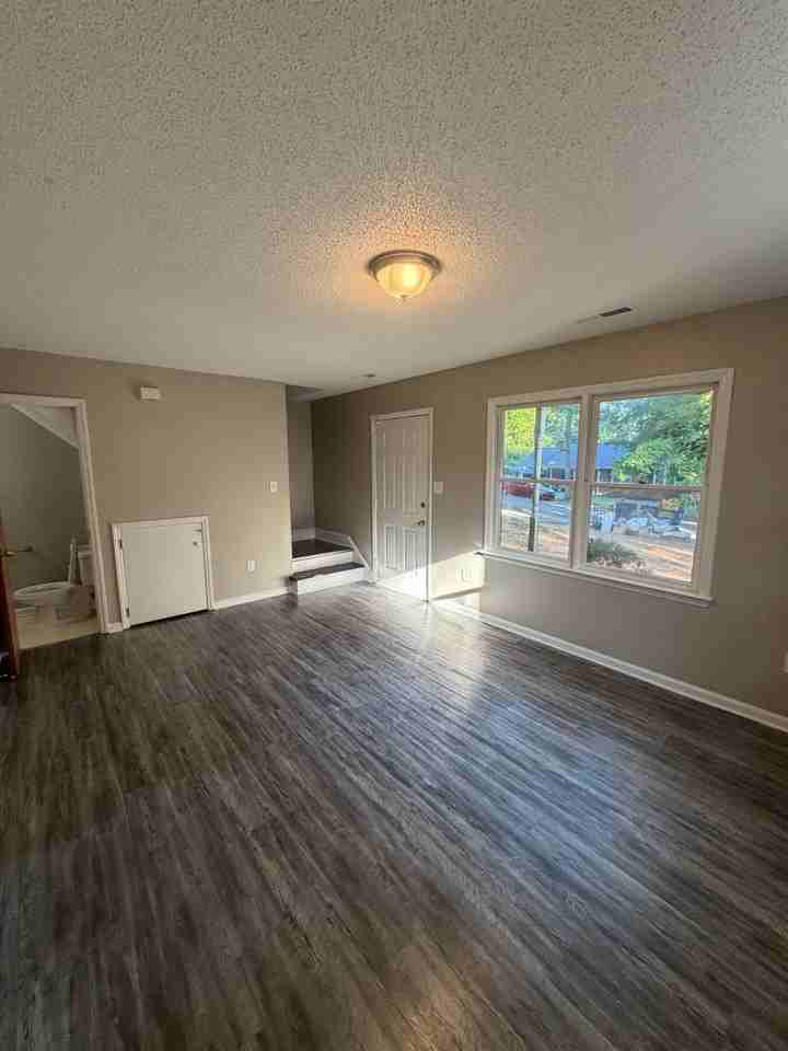 112 Colonial Cir - Photo 6 of 12