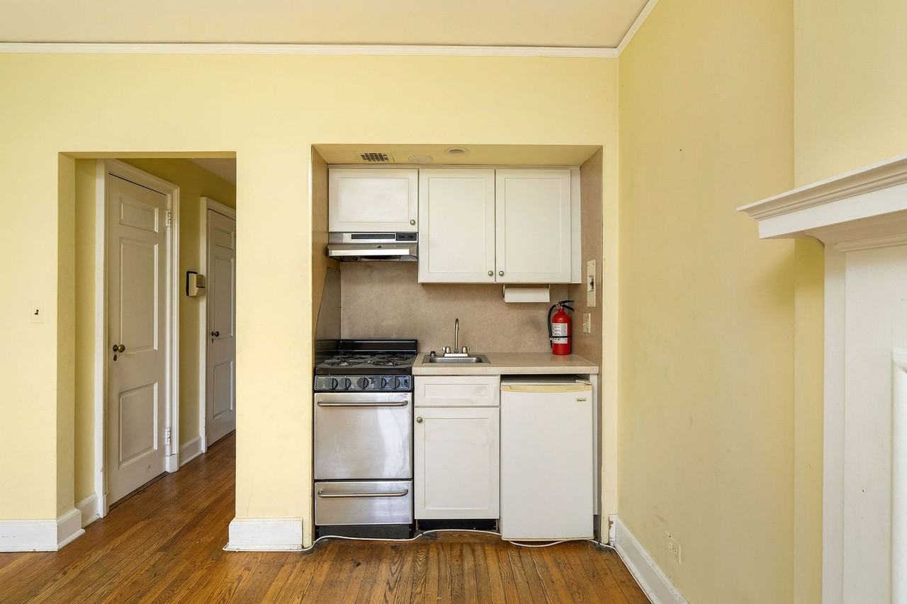 44 Nassau St - Photo 4 of 12